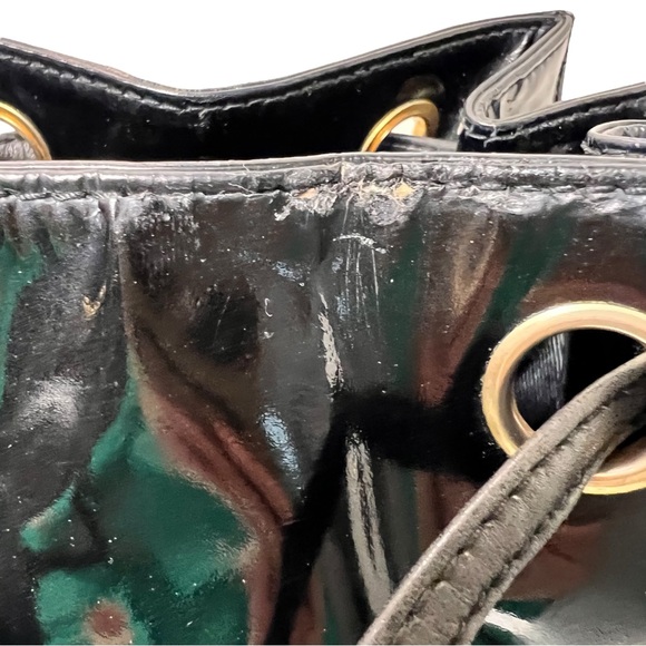 Chanel Vintage Black Patent Leather Bucket Bag 24K Gold-Plated Hardware & Pouch - Picture 14 of 16